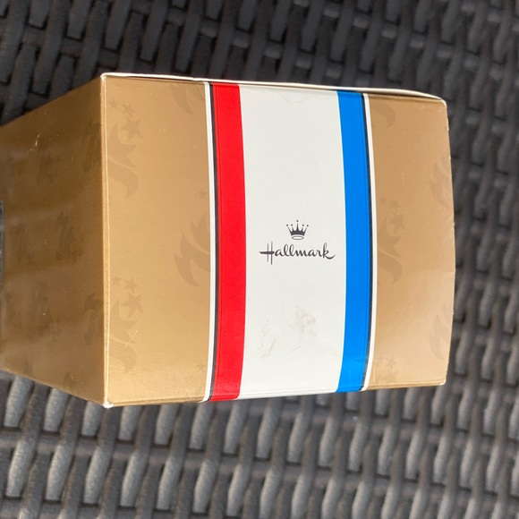 Hallmark 1996 Atlanta Olympic  Lighting The Flame Magic Christmas Ornament - Picture 5 of 8